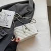 Bolso Pequeño de Mensajeo para Mujer 2023 Nuevo de Moda Diseño de Nicho Bolso de Hombro Cruzado Popular en Internet Bolso de Cadena Rombo All-match
