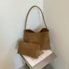 Bolsa de palha trançada retrô, novo estilo 2026, grande capacidade, versátil para o dia a dia, bolsa de ombro em formato de balde, simples e casual