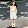 Conjunto de Dos Piezas Rayado de Verano para Niñas Estilo Coreano Casual Mangas Largas Shorts Niños Medianos y Grandes Ropa Elegante Ropa de Verano de Moda