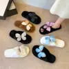 Pantuflas esponjosas de mariposa para mujer, diseño único estilo coreano, pantuflas de algodón modernas y cómodas, cálidas, nuevo modelo versátil 2026