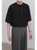 Camisa Polo Negra de Manga Corta con Cuello Henley para Hombre, Camiseta de Verano con Textura Estilo Old Money, Manga Media Pesada Americana