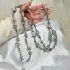 Nova Alça de Ombro Transversal Estilo Chinês com Contas para Celular Corrente de Celular Senso de Design Mochila Transversal Versátil Alça de Bolsa Corrente de Suspensão Corrente