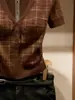 Com Bojos~Roupa Feminina de Marca Grande de Shenzhen Tricô de Manga Curta com Decote V Tendência Outono e Inverno Estilo Hot Girl Efeito Emagrecedor Top Cor de Café