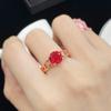 Nuevo Anillo Elegante de Moda Redondo Simulación Color Gema Turmalina Roja Tesoro Abertura Anillo de Lujo Suelto para Mujer