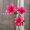 Serie rojo rosa materiales de flores artificiales Más vendido rojo rosa salón de bodas pasillo de flores artificiales decoración arreglo floral fabricante flores artificiales al por mayor
