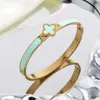 Atacado de Nova Moda Simples Transfronteiriço Joias Femininas Douradas de Alta Qualidade Não Desbotáveis Pulseira de Trevo de Quatro Folhas em Aço Titânio Feminina