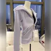 Chamarra sudadera morada ajustada para mujer, con hombros rectos y cintura ceñida, nuevo modelo 2026, ropa casual con capucha para yoga para primavera y otoño
