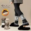 Nuevos Calcetines de Felpa para Niñas Invierno 2025 Calcetines Empalmados Leggings Niños Pantalones Térmicos Fair Isle Forrados de Felpa y Engrosados