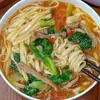 Paquete Cubo GrandePaquete Cubo Grande de Fideos Hechos a ManoFideos Instantáneos No FritosFideos de Res PicanteComida Instantánea Sin Cocción para la Salud
