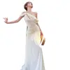 Vibras Frescas y Elegantes de Estilo Francés, Diseño de Giro Asimétrico en el Hombro, Vestido Largo, Vestido Sexy y Atractivo, Estilo de Falda Blanco Crudo