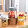 Copo de Aveia Overnight com Colher e Tampa Copo de Café da Manhã Grande Portátil para Menina Copo de Leite Copo de Vidro para Salada Copo de Iogurte Ácido Venda por Atacado
