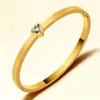 Pulseiras Populares Europeias e Americanas de Aço Titânio para Exportação, Versão Estreita, para Homens e Mulheres, Pulseiras de Diamantes Soltos em Forma de Coração, Pulseiras de Aço Inoxidável Atacado