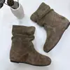 Botas Fashion Novo Estilo Bonitas Dobras Empilhadas Retrô 2026 Emagrecimento Botas Curtas Botas Curtas Femininas Botas Casuais Tecido Oculto para Aumentar a Altura