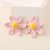 Pendientes de flor de rafia transfronterizos de Europa y Estados Unidos, pendientes de alta gama tejidos a mano, joyería de estilo vacacional para sesión de fotos de viaje para mujer, venta al por mayor