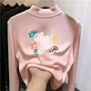 Ropa infantil versátil: nuevos estilos de otoño e invierno de tops forrados de felpa para niñas, con cuello semi-alto, diseñados para niños mayores, que brindan calidez y un look casual