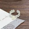 Anillo Personalizado Dazzling New Trendy con Incrustaciones de Cuentas Shell para Mujer, Anillo Minimalista Estilo Cubo de Azúcar Pequeño de Lujo Ligero para Dedo Índice