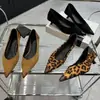 Primer Encuentro Temporada 2026 Otoño Nuevos Zapatos de Salón Individuales Franceses Sexys con Estampado de Leopardo y Tacón de Gatito Estilo Retro para Mujer Tacón Bajo Ante Corte Bajo