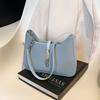 Bolsa de Ombro de Alta Qualidade com Senso de Moda de Nicho para Axila Feminina Nova Primavera e Verão 2025 Bolsa Tote Casual Portátil para o Dia a Dia