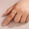 Anillo Abierto Ajustable Apilable Exquisito y de Moda con Circonita Sintética Microincrustada, Anillo de Diseño de Nicho, el Más Vendido Transfronterizo