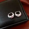 Pinzas para Oreja Metálicas Plegadas Rayadas en Forma de U Estilo Europeo y Americano, Pendientes de Moda Versátiles Minimalistas, Accesorios para Orejas de Estilo Único y Genial