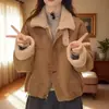 Casaco de Lã de Cordeiro Feminino Curto Forrado com Fleece Outono e Inverno Novo Estilo 2025 Top de Camurça Pequeno Solto de Alta Qualidade