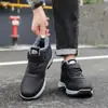 Botas de algodón de invierno con velcro para mediana edad y ancianos, con forro polar añadido y diseño antideslizante engrosado, zapatos grandes tipo papá, zapatos para caminar de exterior a prueba de frío
