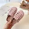 Chinelos Vazados de Princesa para Meninas 2025 Verão Novo Meninas Casuais ao Ar Livre Chinelos Baotou Sandálias da Moda para Bebês