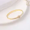 Pulseira Fashion Estilo Coreano Trevo de Quatro Folhas Fritillaria Banhada a Diamante Ouro 18K Luxo de Entrada Design Simples Pulseira de Aço Titânio para Mulheres