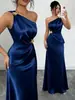 Vestido de Noite de Cetim Europeu e Americano para Comércio Exterior com Um Ombro, Nó Torcido, Botão Dourado, Cintura Alta, Fenda, Cauda de Peixe, Vestido de Noite Longo