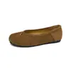 Wei Wei Girl 8293-7 Zapatos Retro de Gamuza con Dedos Divididos y Tacón Grueso Fruncido para Mujer Bailarinas Versátiles