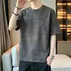2026 Nueva Camiseta de Verano Fresca de Algodón de Seda para Hombre Marca de Moda Manga Corta Cuello Redondo Manga Media Camiseta Básica Top Juvenil con Estampado