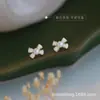Brincos de pérola com laço branco super fada mini brincos pequenos para mulheres brincos ins retrô de luxo leve para mulheres
