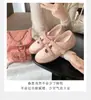 Zapatillas Mary Jane súper suaves de piel de vaca con doble correa de velcro, diseño color block, suela suave, cómodas para los pies, estilo ballet, aumento de altura interno, zapatillas de entrenamiento alemanas
