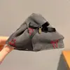 Pinza de Garra Triangular para Cola de Caballo Alta para Peinado Completo en la Parte Posterior de la Cabeza, Pinza de Tiburón Grande para Cabello Grueso, Nuevo Clip para el Cabello de Alta Gama para Mujer 2026