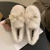 Novos sapatos de algodão com forro de lã estilo coreano espessado, sapatos internos peludos leves tipo slip-on, sapatos de sola macia para o inverno de 2026
