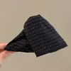Pinza de Garra Triangular para Cola de Caballo Alta para Peinado Completo en la Parte Posterior de la Cabeza, Pinza de Tiburón Grande para Cabello Grueso, Nuevo Clip para el Cabello de Alta Gama para Mujer 2026