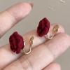Pendientes de botón vintage con forma de rosa flockeados, color rojo vino de alta calidad, pendientes de botón con aguja de plata 925, clip para orejas de espiral para mosquitos