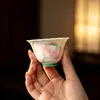 Taza de té de porcelana blanca de arcilla Mojingyu pintada a mano con borde de flor de amapola Arita-yaki, juego de té Kung Fu, taza individual de cerámica para el hogar