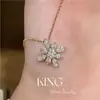 Colar de Floco de Neve Prateado Brilhante Cravejado de Diamantes para Mulheres, Estilo Retro de Luxo Leve com um Toque de Sofisticação, Corrente de Clavícula com Design Exclusivo, Disponível para Atacado