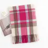 Bufanda Cuadrada de Imitación Cachemir a Cuadros para Otoño e Invierno, Bufanda Versátil de Alta Gama para Mujer, Bufanda Cálida y Resistente al Frío, Chal Cuadrado con Flecos