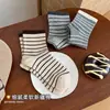 Calcetines clásicos de rayas para mujer hasta la pantorrilla, estilo universitario, nueva colección de otoño, absorbentes de sudor, resistentes al olor, antibacterianos, calcetines de algodón de Xinjiang de la Industria de Calcetines de Zhuji