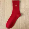 26 Estilos de Calcetines Rojos con Bordado, de Media Pantorrilla Otoño e Invierno para Hombre, Largos, Año del Caballo del Zodiaco, Boda, Año Nuevo, Calcetines de Algodón Año del Caballo