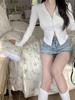 Camiseta de manga larga con cuello en V y hombros descubiertos para mujer, estilo Pure Desire, color blanco, estilo chic de otoño, estilo chic de chica sexy, corte entallado, estilo cárdigan corto.