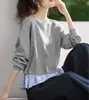 Blusa Patchwork da Moda Outono 2025 Nova Listrada Falsa Duas Peças Solta Casual Emagrecedora Gola Redonda Moletom para Mulheres