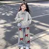 Sudadera chic y bien portada para niñas, con patchwork de rayas dulces, estilo falso dos piezas, cuello polo, conjunto de jeans versátil y moderno