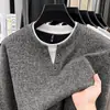 Camiseta de manga larga para hombre con cuello en V estilo Old Money, nueva colección Otoño 2026, cálida, casual, sudadera base de punto de dos piezas falsas