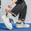 2026 Nuevas Zapatillas Casuales Ligeras Transpirables para Hombre de Verano Retro Versátiles para Trabajo Deportes Modernas Zapatos Blancos