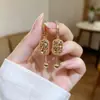 Aretes de clip de lujo ligero de moda, brazaletes para oreja versátiles, temperamento, personalidad, modernos, aretes de celebridad de internet, aretes pequeños exquisitos, al por mayor, oro