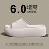 Chinelo Feminino com Sensação de Cocô 2025 Novo Verão Solado Grosso Moderno Altura Antiderrapante Anti-Odor Sandálias de Uso Externo para Mulheres