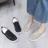 Zapatos de lona populares para mujer con diseño de grulla de almohada blanca, transpirables, nuevo modelo primavera 2026, zapatos de tela del viejo Pekín, zapatillas deportivas casuales versión coreana